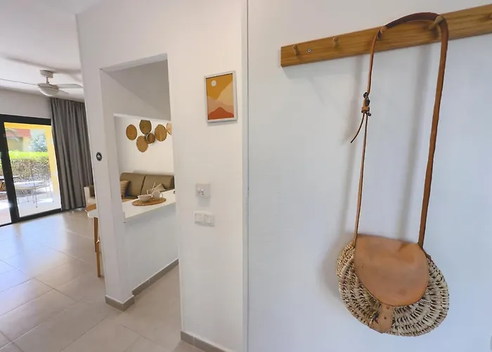 Seaside : A Cozy In A Peaceful Well Located Complex Διαμέρισμα